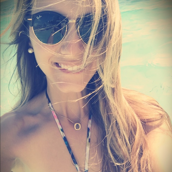 Welcome To theladychic Closet - Picture 5 of 8