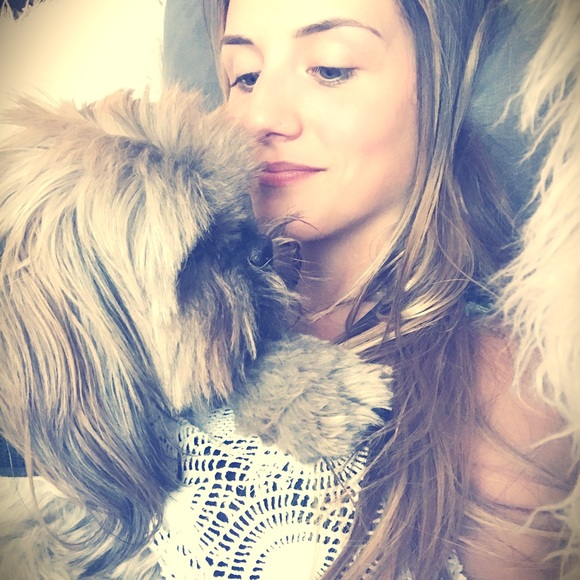 Welcome To theladychic Closet - Picture 4 of 8