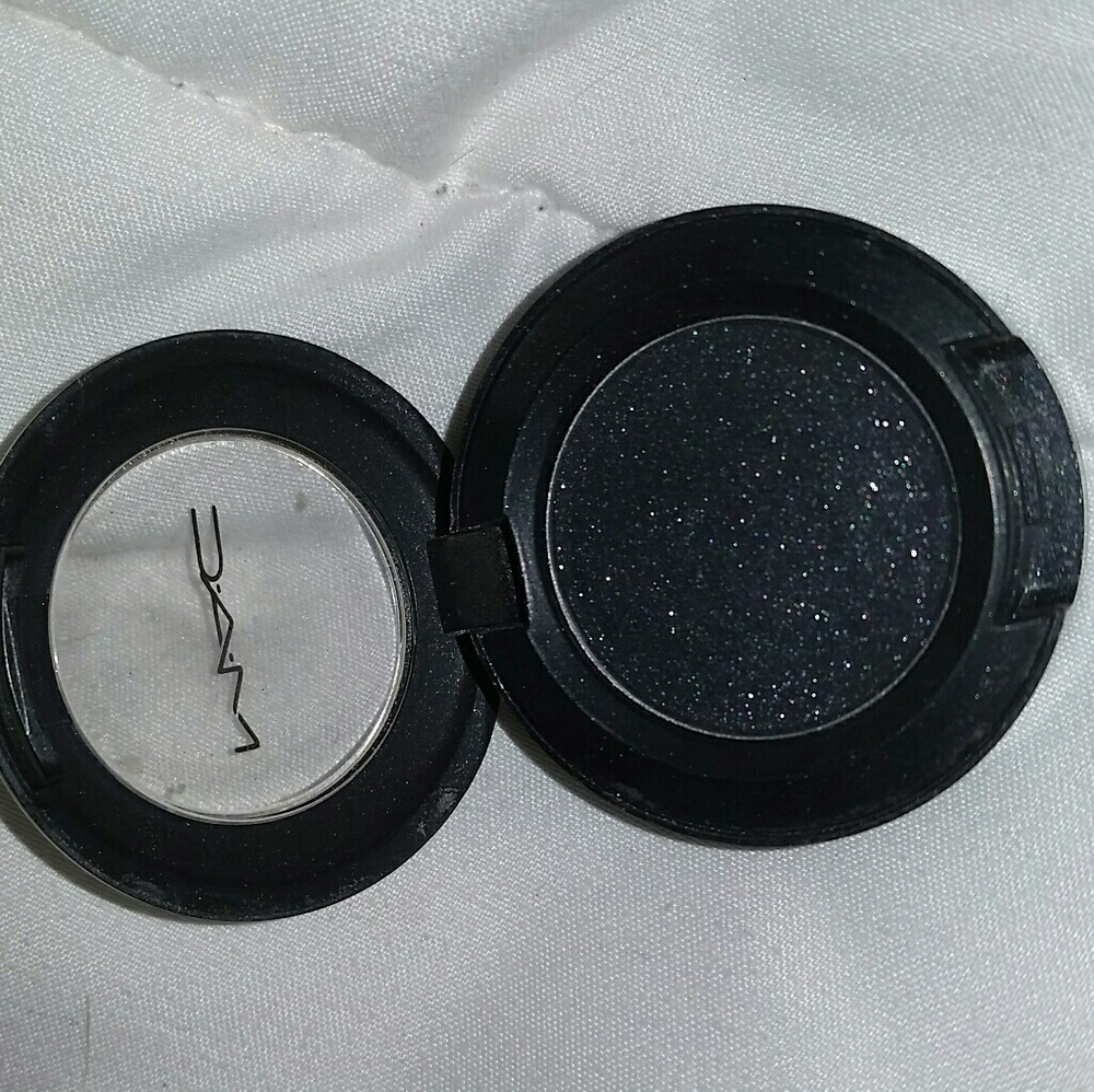 MAC Black Tied Velvet Eyeshadow
