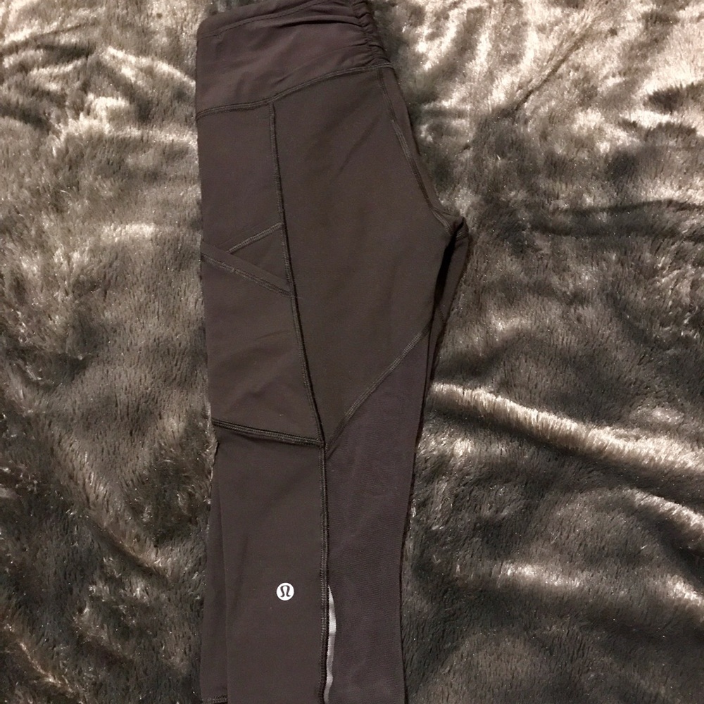 Lululemon Outrun Mesh Cropped leggings