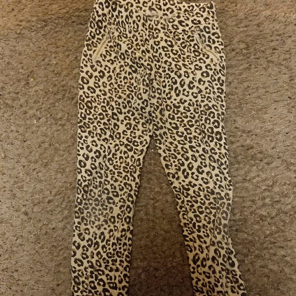 Girls cheetah print leggings only  wore a couple