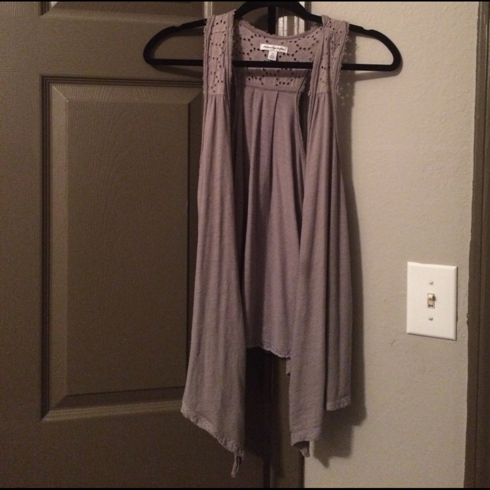 American Eagle open razorback sleeveless cardigan