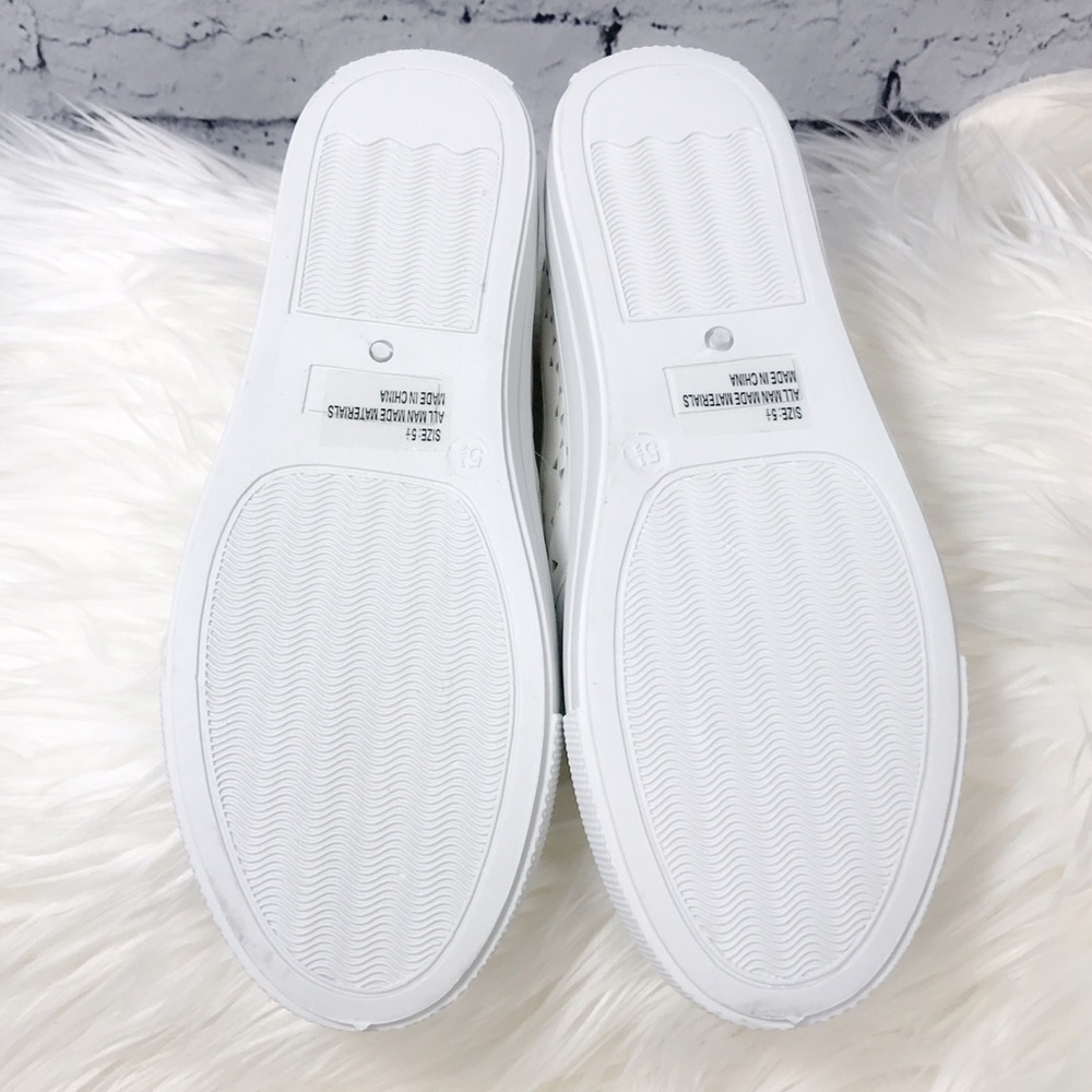 LAST PAIR! 🌸Slip On Sneakers - Picture 4 of 7