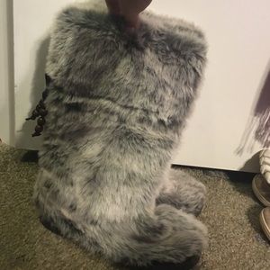 Fuzzy boots sz 9