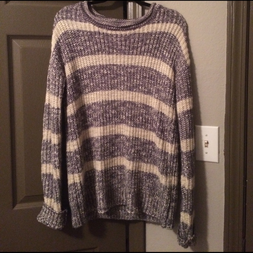 Cozy gray and white striped forever 21 sweater