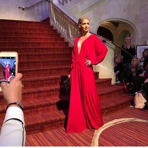 MEET YOUR POSHER! Muah & model & clothing hoarder