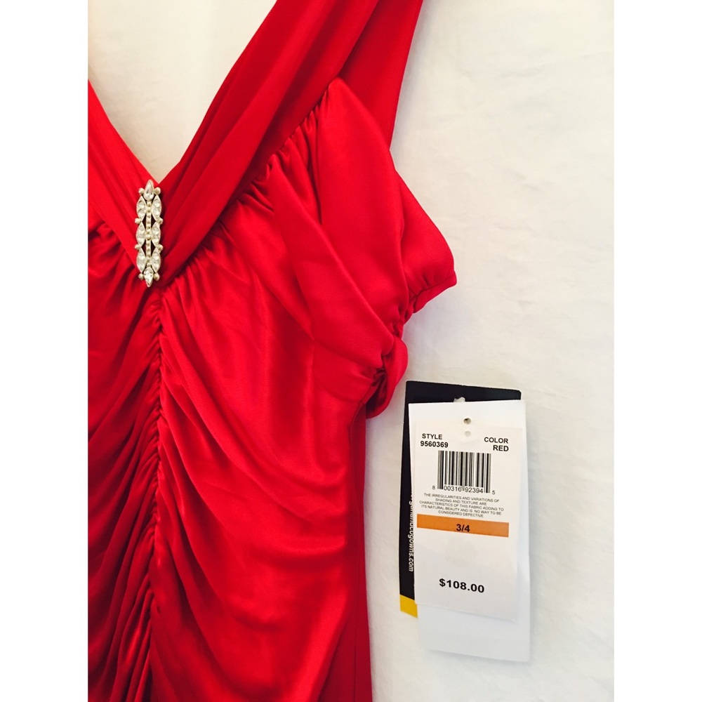 🎉SALE 🎉Stunning Morgan and Co. Dress! NWT!💋👗