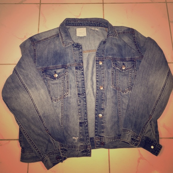 Jackets & Blazers - American Eagle denim jacket. Size Large.