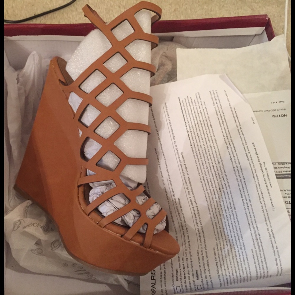 Beautiful tan wedges!