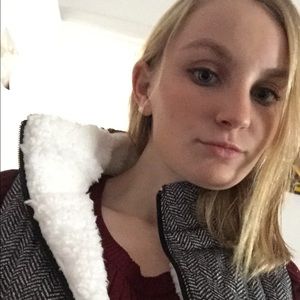 Meet your Posher, Alexis