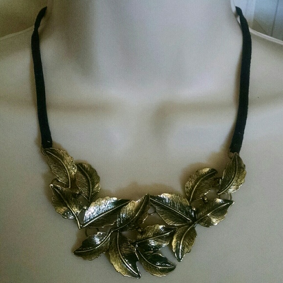 Beautiful antique like floral leather-like neckace