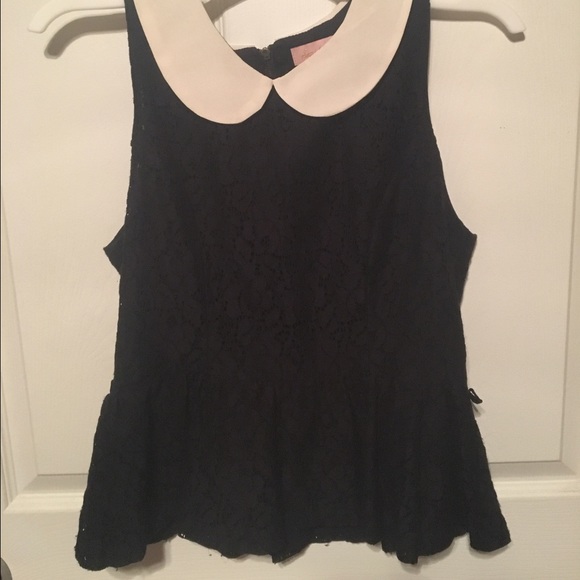 La Hearts Tops - Black lace peplum top with cream collar size M