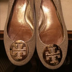 TORY BURCH size 7 gold Reva flats!!