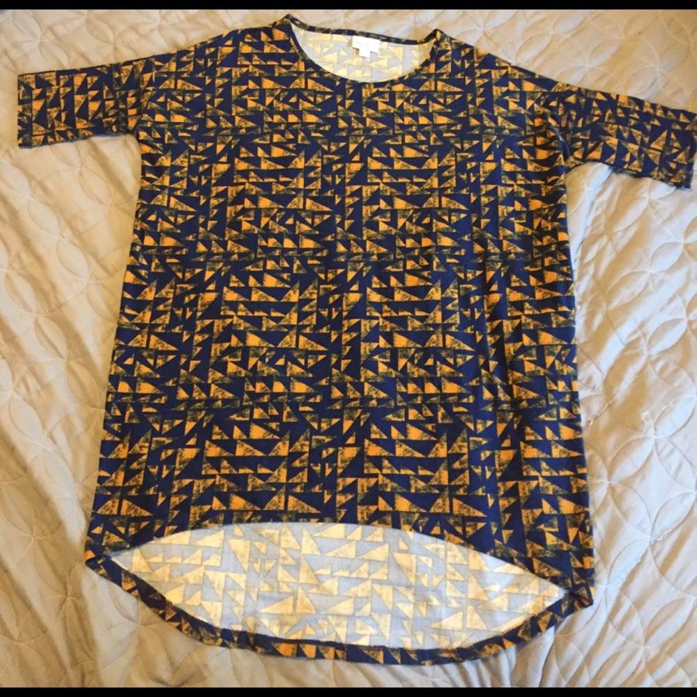 ⚠️Closet Clear OUT!⚠️ LuLaRoe Irma Top 💙 XXS