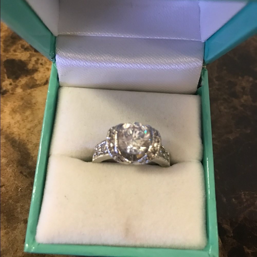 GORGEOUS Sterling Silver Ring