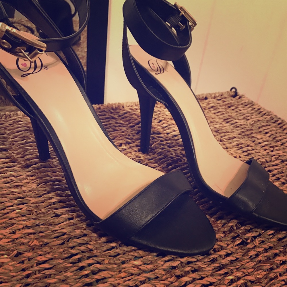 Casual strap Black heels 👠