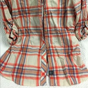 North Face button up. Size Medium.