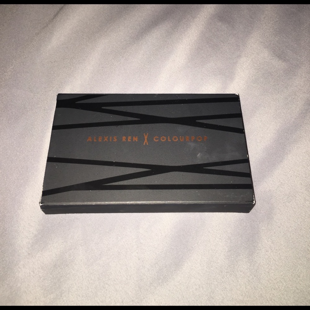 Alexis Ren X Colourpop Topaz Face Palette