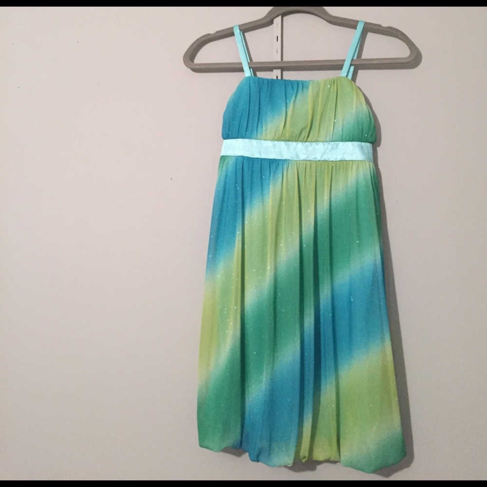 Beautiful Girl's Dress❤️❤️ - Picture 1 of 6