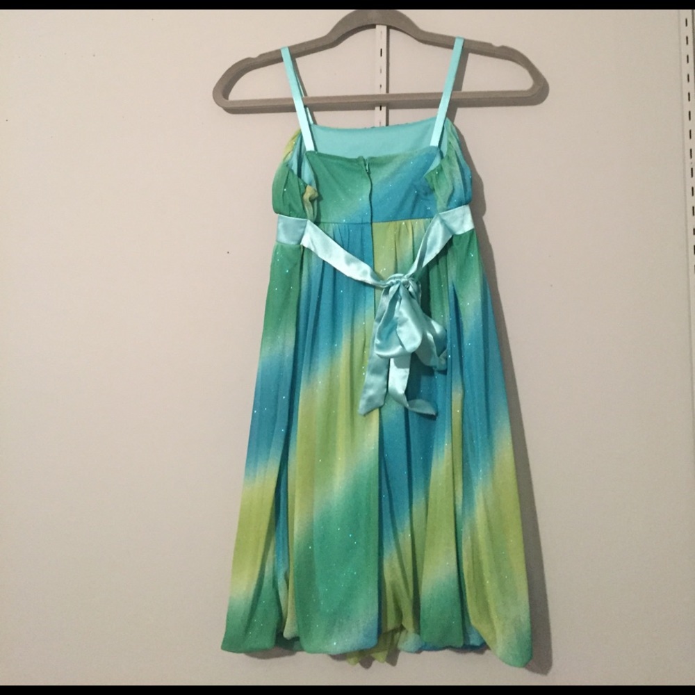 Beautiful Girl's Dress❤️❤️ - Picture 4 of 6