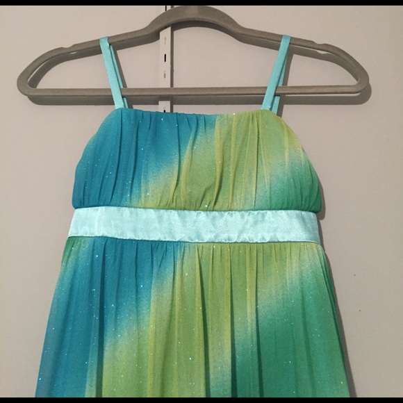 Beautiful Girl's Dress❤️❤️ - Picture 2 of 6