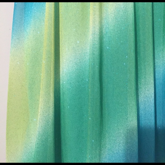 Beautiful Girl's Dress❤️❤️ - Picture 3 of 6