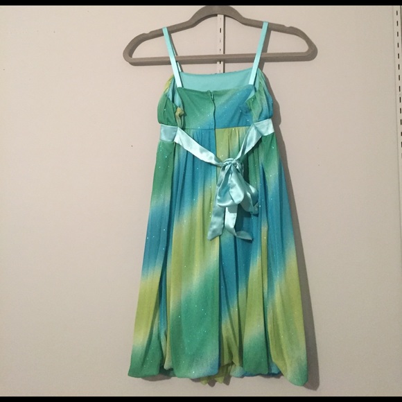 Beautiful Girl's Dress❤️❤️ - Picture 4 of 6