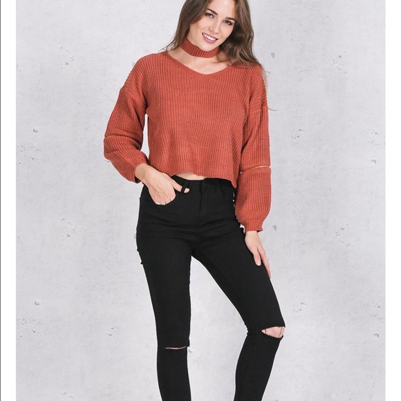 Chick V-neck Sweater With Matching Choker - Picture 6 of 7