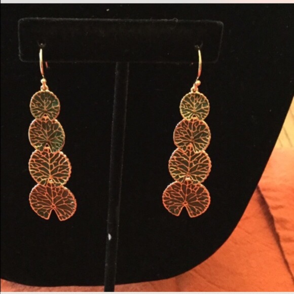 Anitanja Lilypad 3-piece set 18k Gold Overlay - Picture 3 of 3