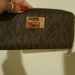 Michael Kor full size wallet