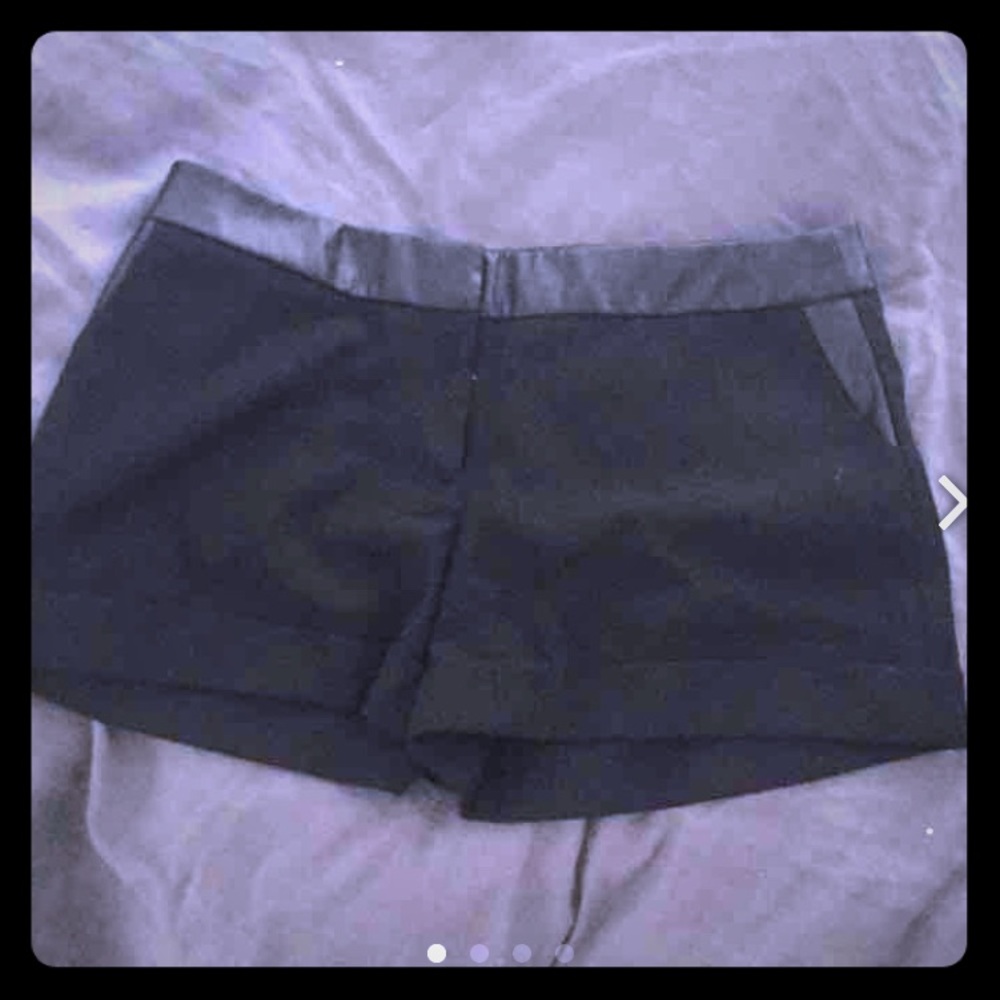 Forever21 Black faux leather trimmed shorts Sz L