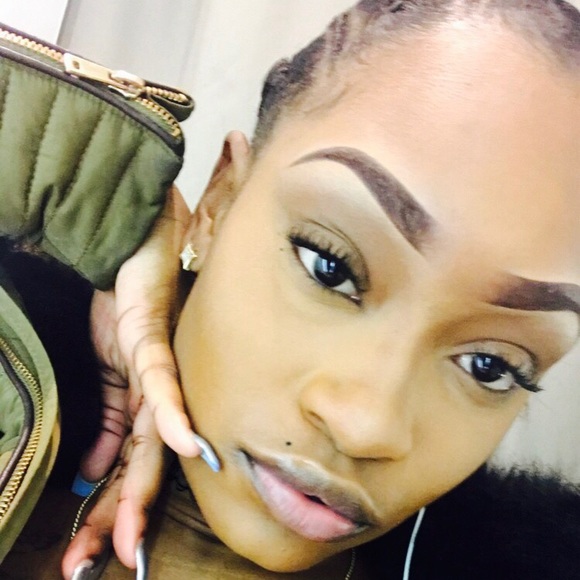 Meet your Posher, Alexus - Picture 1 of 1