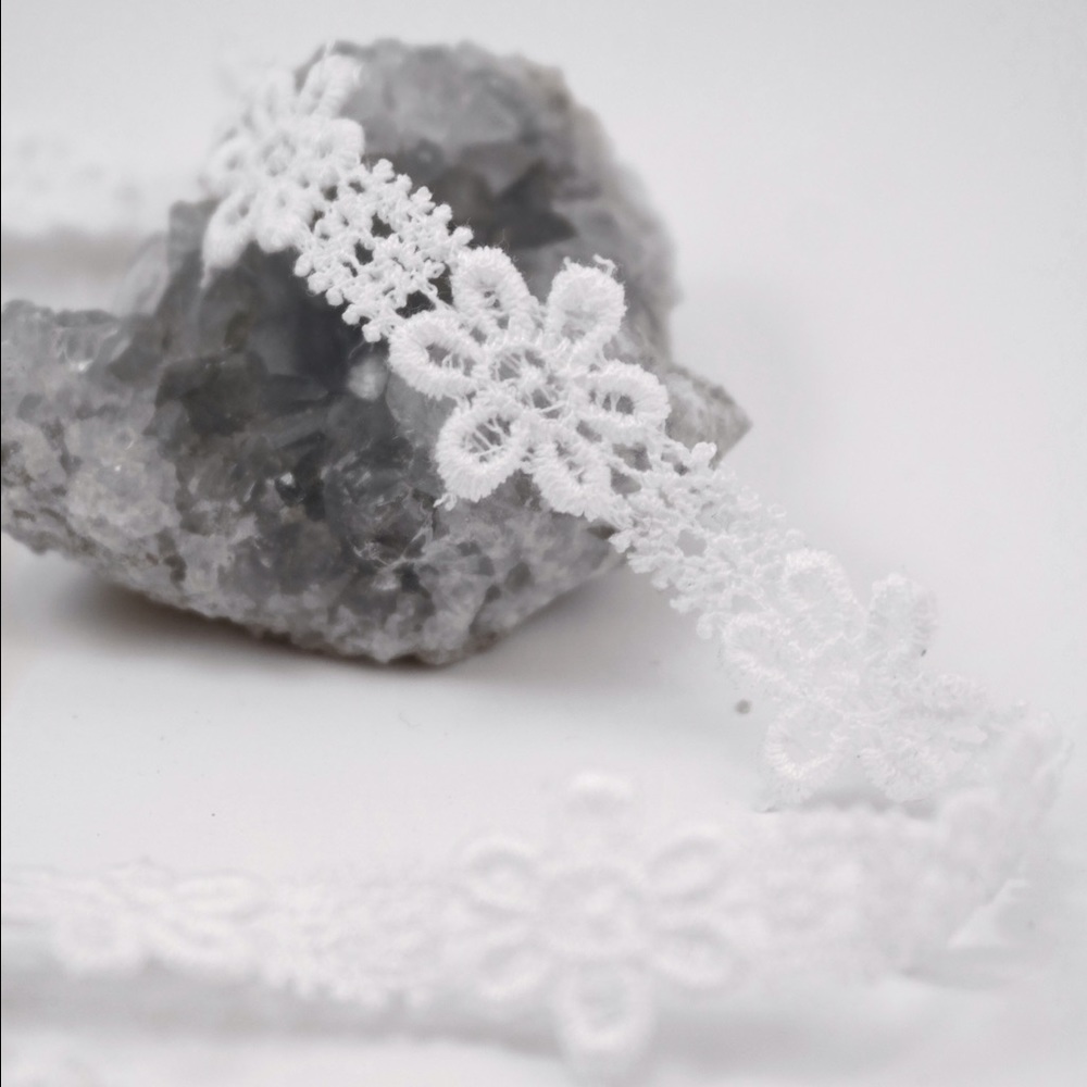 Flower lace choker