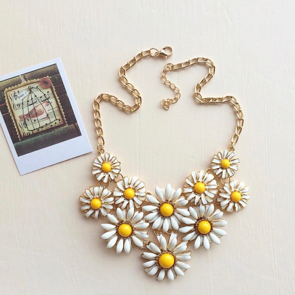 Sweet Chamomile Necklace! - Picture 2 of 6
