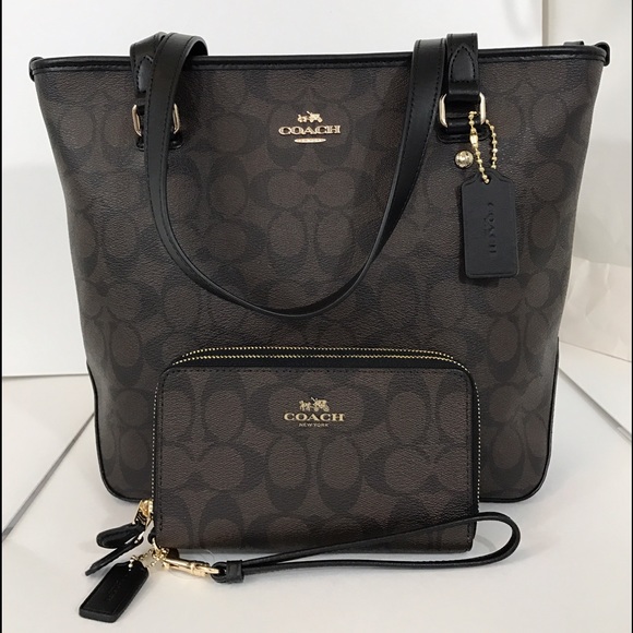 Coach Handbags - 🎉HP🎉Coach Signature Zip Top Tote and Wallet