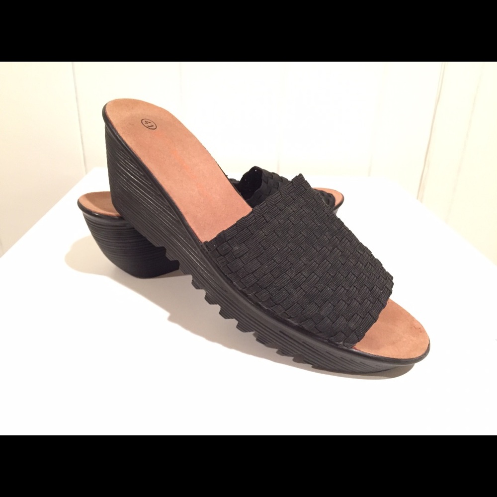 Bernie Mev Woven Sandals EUC