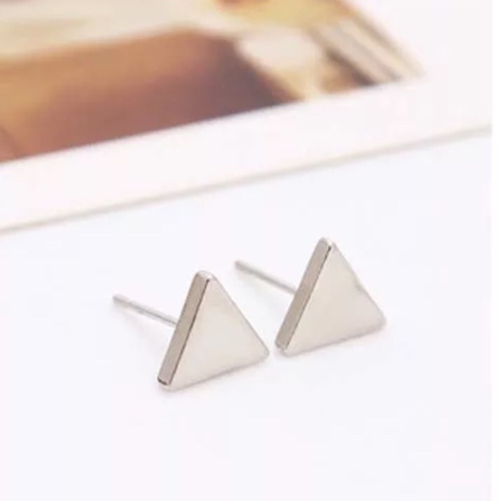 💜3 for $10💜Filled triangle earrings [gold] - Picture 2 of 7