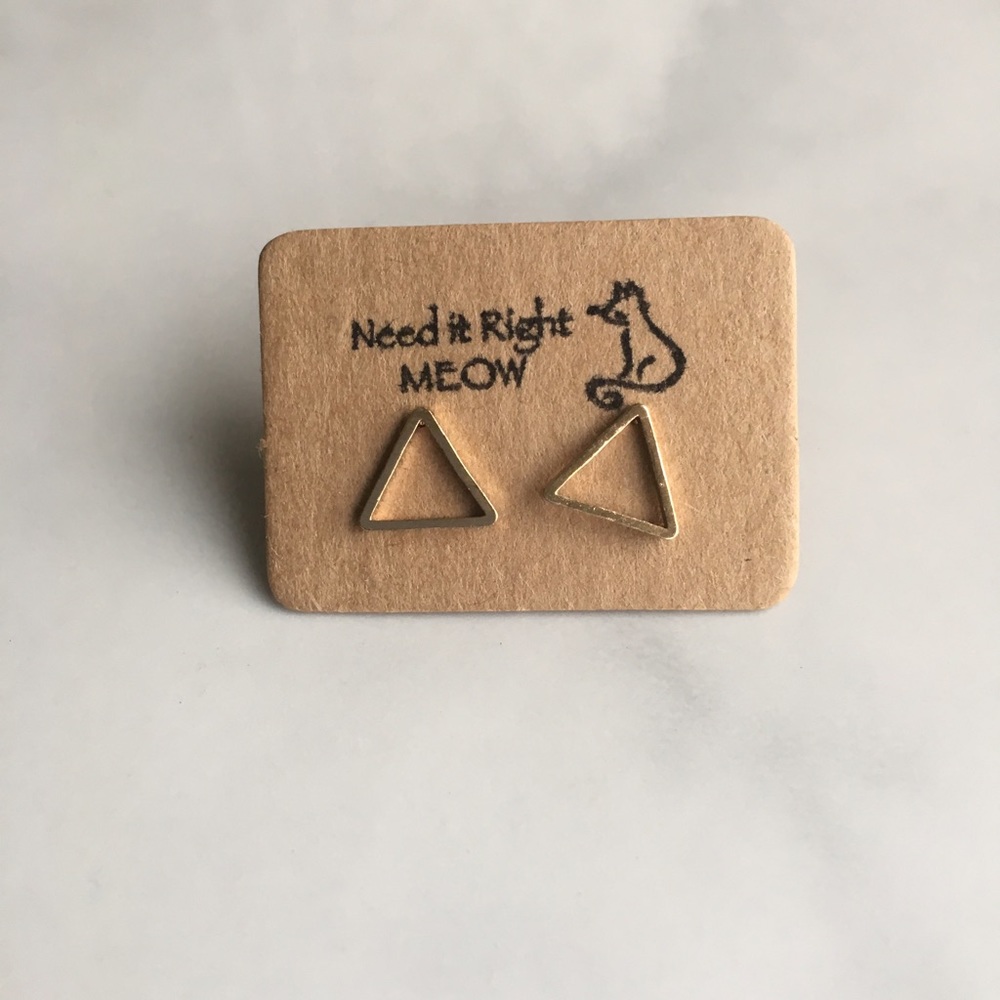 💜3 for $10💜Filled triangle earrings [gold] - Picture 5 of 7