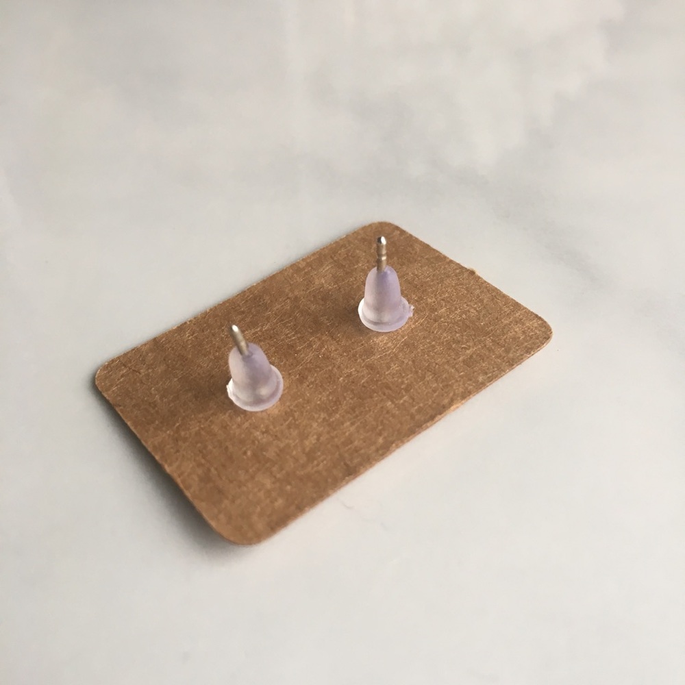 💜3 for $10💜Filled triangle earrings [gold] - Picture 7 of 7