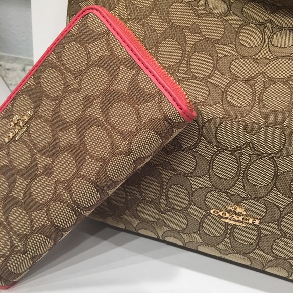 🎉Coach Signature Bag and Wallet Set🎉 - Picture 2 of 8