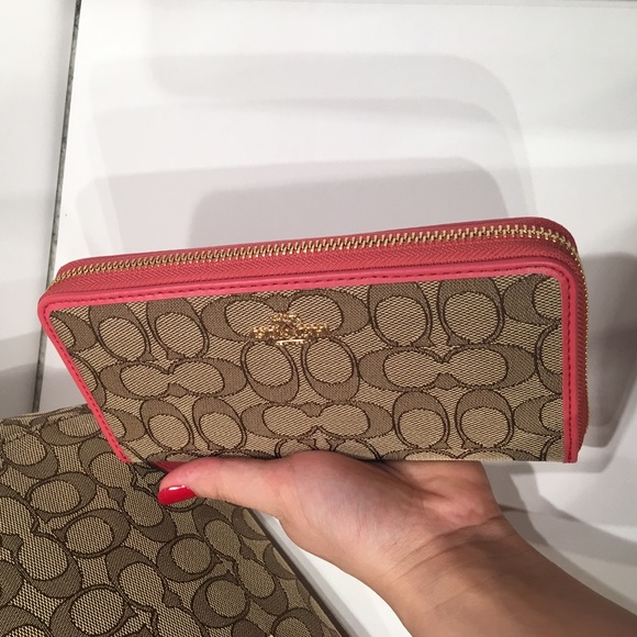 🎉Coach Signature Bag and Wallet Set🎉 - Picture 5 of 8