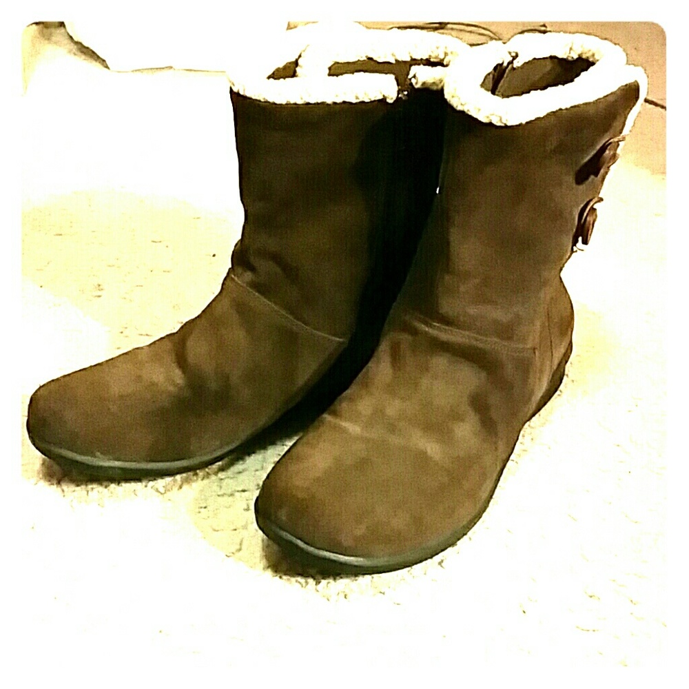 Clarks Bendables brown boot