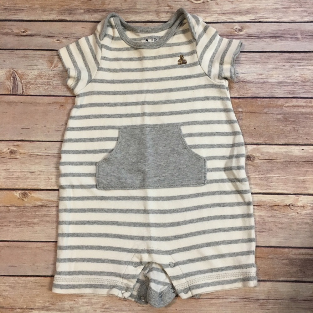 {GAP} 3-6M Gray Striped Onesie
