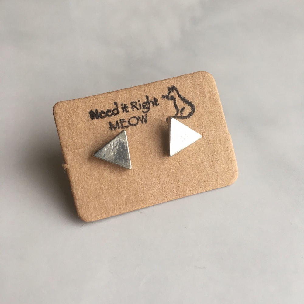 💜3 for $10💜Triangle earrings [gold] - Picture 6 of 7
