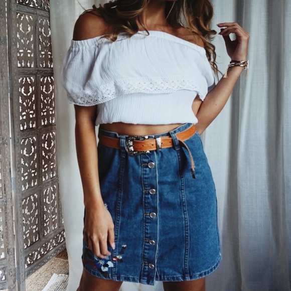 •Barcelona Off The Shoulder Blouse• - Picture 5 of 8