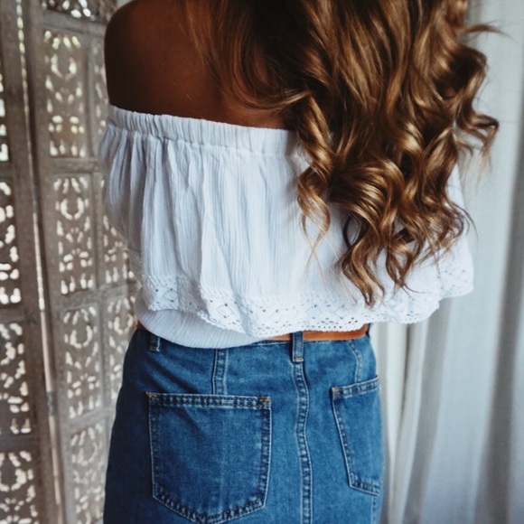 •Barcelona Off The Shoulder Blouse• - Picture 4 of 8