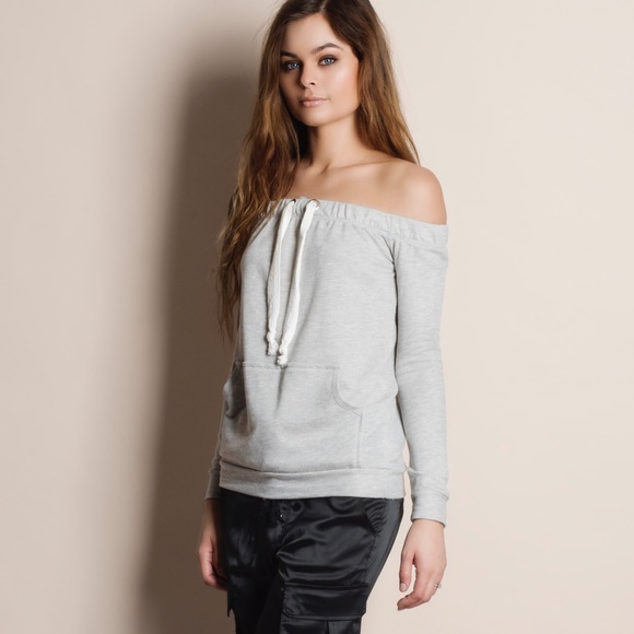 Off Shoulder Top with Pockets - Picture 3 of 6