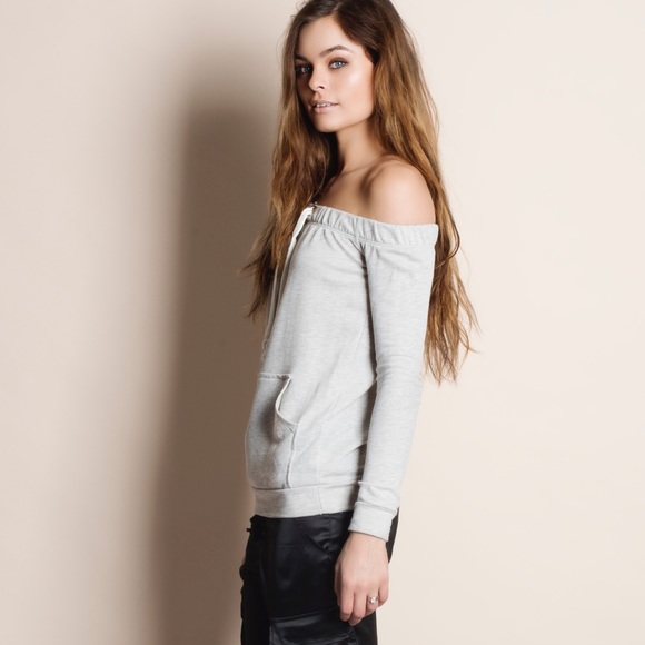 Off Shoulder Top with Pockets - Picture 4 of 6