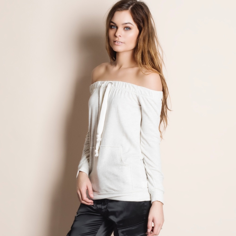 1HRSALE Off Shoulder Top with Pockets - Picture 2 of 5