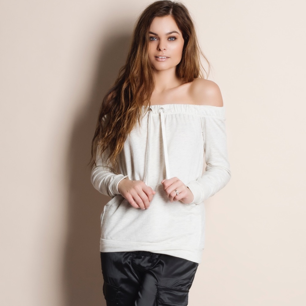 1HRSALE Off Shoulder Top with Pockets - Picture 3 of 5